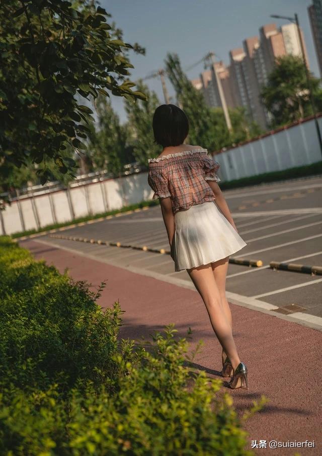 银色长裙如何搭配鞋子女