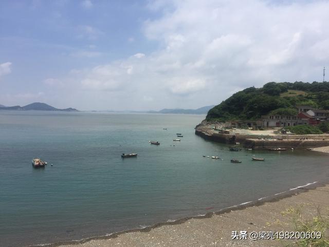 两个女人在风景的海滩(图2)