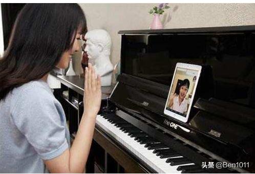 网上的vip钢琴陪练的老师一个月工资多少？