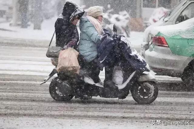 机车服冬天如何搭配鞋子(图1)