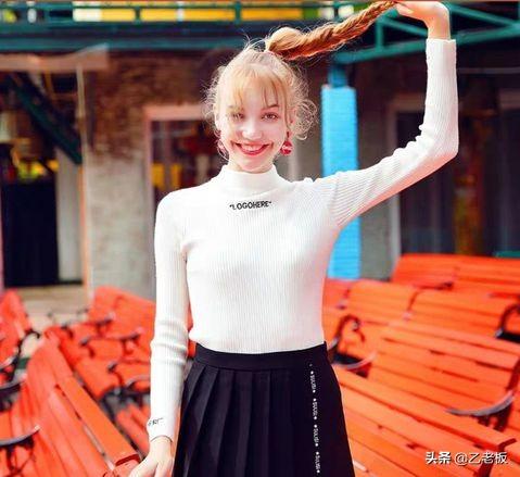 白色针织薄开衫如何搭配(图9)