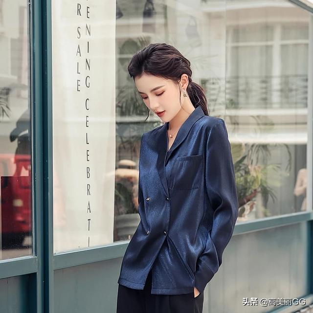 黑色大衣如何搭配不显老(图3)