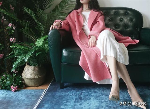 粉色的毛呢大衣怎么搭配(图1)