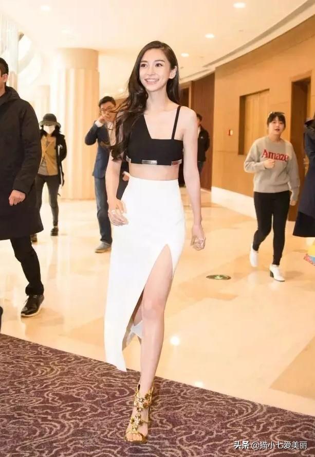 美女露胸的图片（女生穿什么衣服配什么鞋最性感？）