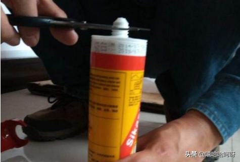 玻璃胶没有胶枪怎么打