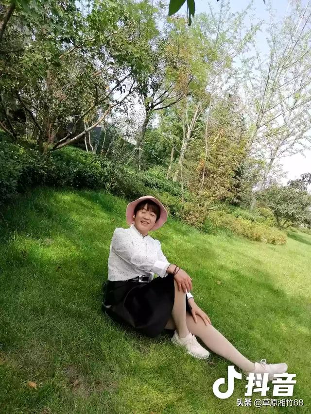 拍照好看的中年女性照片(图57)