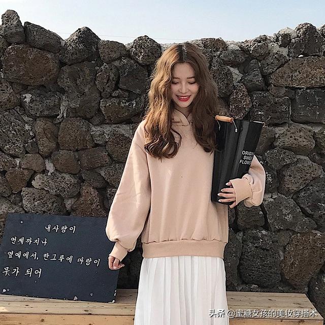 夏天半身裙子怎么搭配(图1)