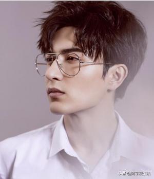 [最流行的短发发型]短发烫什么发型好看？