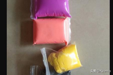 橡皮泥鸡腿的做法？如何用橡皮泥捏一个可爱的小鸡？