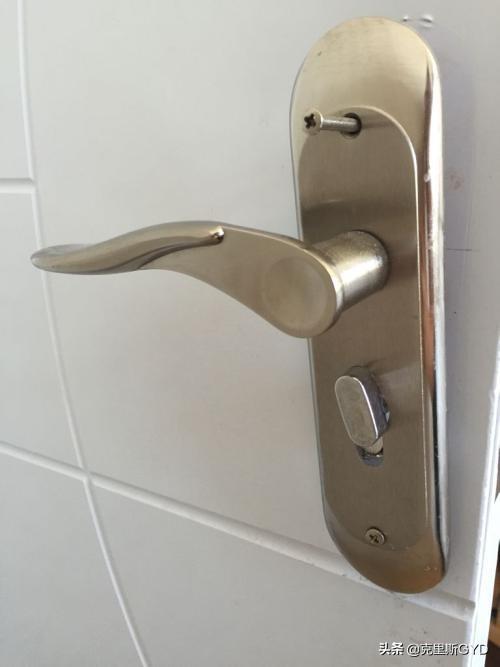 卧室门锁怎么安装(卧室门反锁最简单开锁)[卧室门锁怎样安装方法]-图1