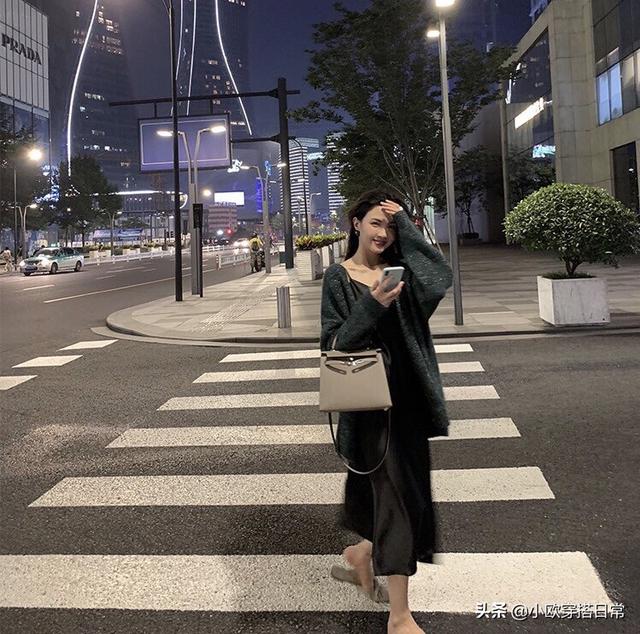 黑色紧身吊带如何搭配衣服(图14)