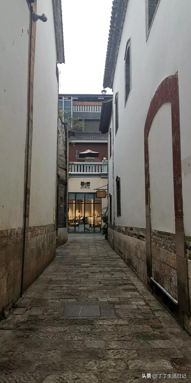 秋冬古城旅游穿搭， 秋冬古城旅游穿搭图片