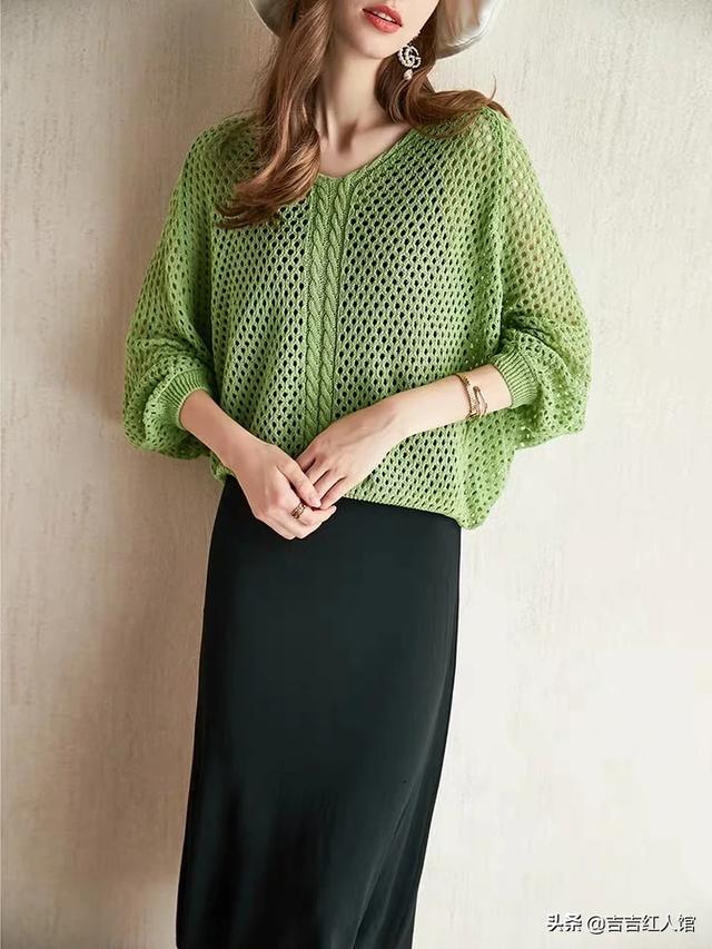 黑色紧身吊带如何搭配衣服(图5)