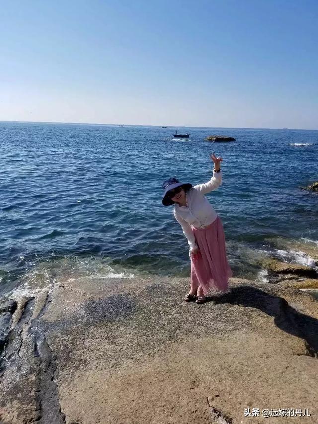 虎跳峡旅游穿搭海边， 虎跳峡值得去吗