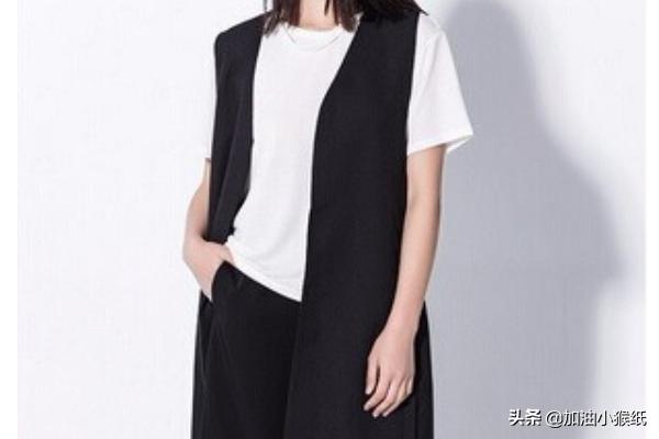 黑色的针织背心如何搭配(图4)