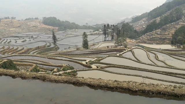 10月底适合去哪里旅行-10月份去云南旅游哪里景色比较好？