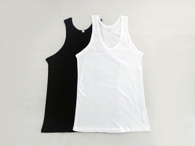 粉色跨栏背心如何搭配衣服