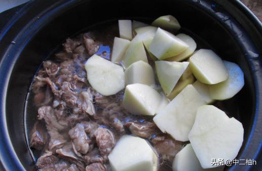 牛腩炖土豆-牛腩炖土豆的做法