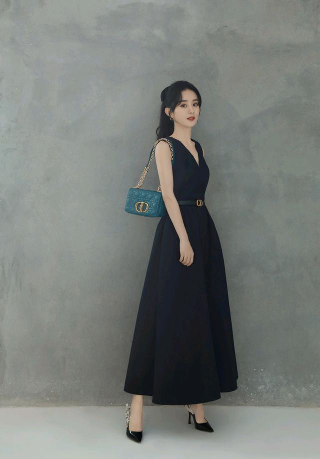 黑色国风连衣裙如何搭配(图1)