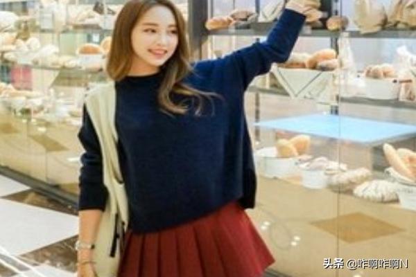 藏蓝色休闲套装如何搭配(图10)