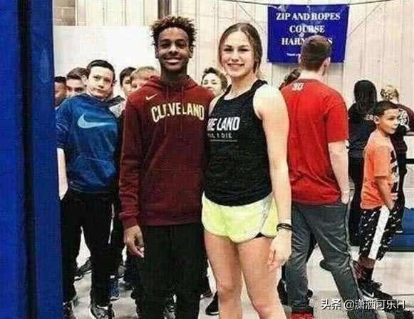 NBA詹姆斯经常说的小德鲁是谁，现在在nba打球吗