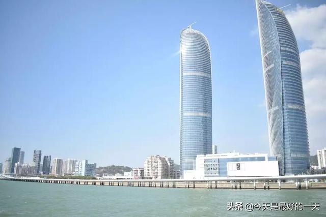 两个人去哪旅游，想多去转转