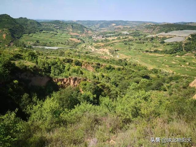 延安旅游必去景点瀑布(图1)