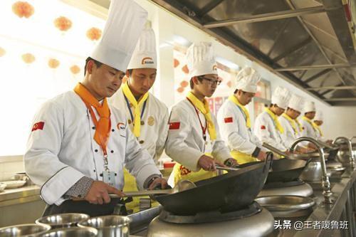 厨师长的主要职责有哪些 五星级酒店厨师长岗位职责？