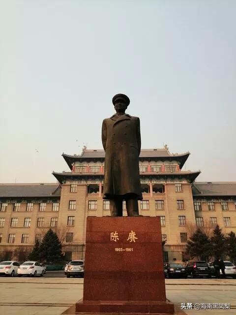 以前的哈军工是共和国海军的摇篮么？现在改名搬家了还是没有了呢？