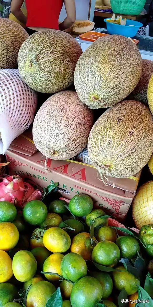 夏天街头如何穿衣搭配女(图3)