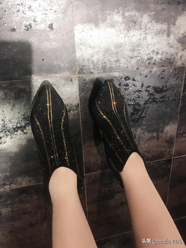 如何用丝袜搭配裙子好看(图2)