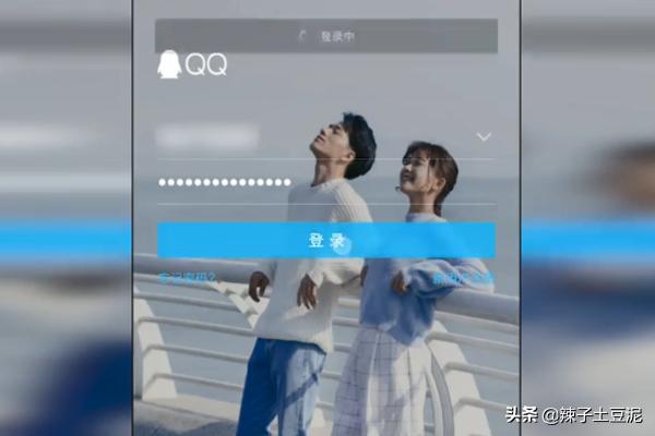 在手机qq上怎样看我的留言板？：qq怎么看留言