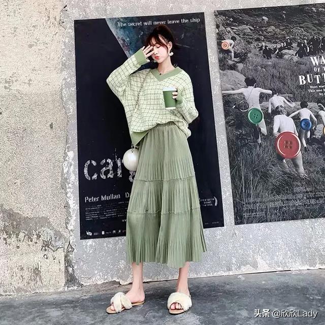 绿色裙上衣如何搭配好看
