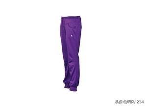 紫色的裤子配什么衣服好看啊？紫色裤子配什么颜色上衣好看？