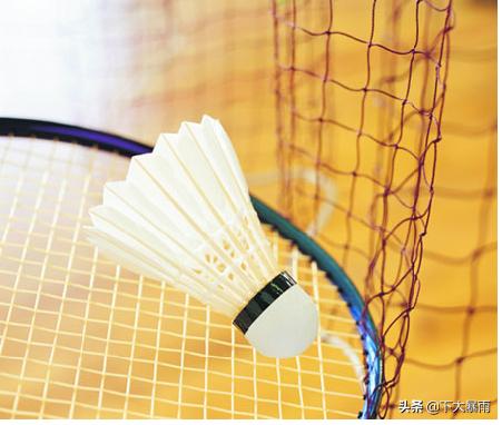 大学体育课，乒乓球，足球，排球，哪个好学一点啊，适合女生的？