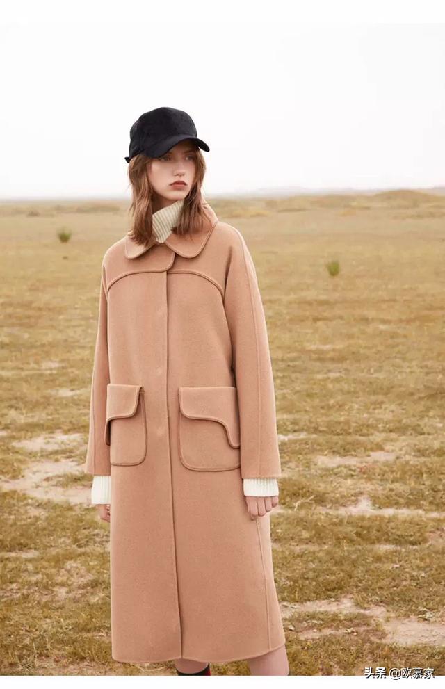 半高领粉色毛衣如何搭配(图4)