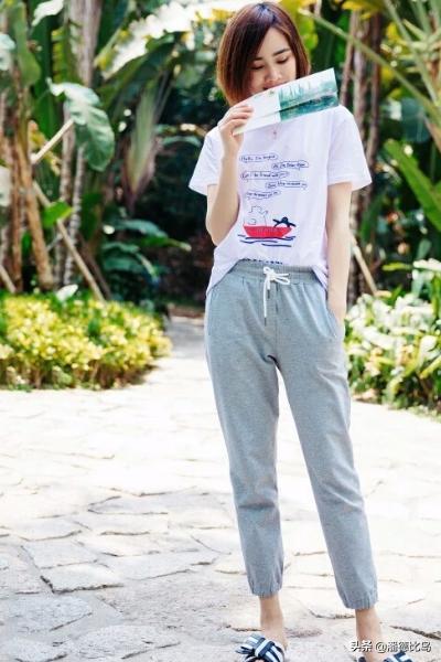 灰色裤子如何搭配衣服夏(图6)