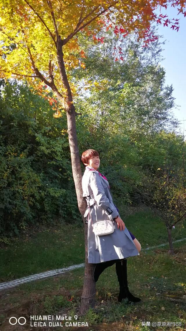 拍照好看的中年女性照片(图54)