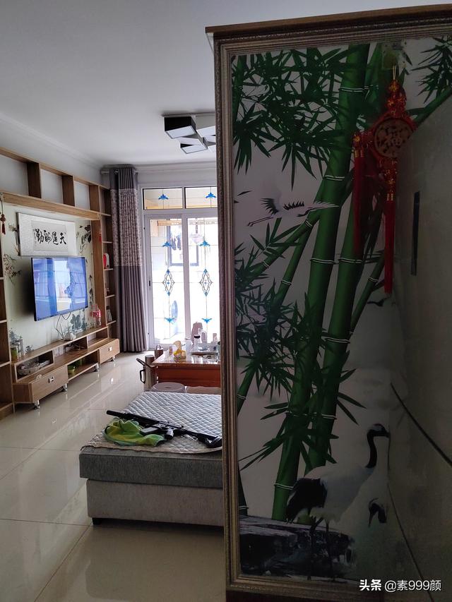 玄关柜如何搭配客厅颜色