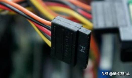 固态硬盘怎么安装在电脑上（固态硬盘怎么安装在电脑上面）