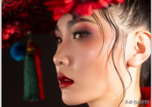云南写真化妆技巧
