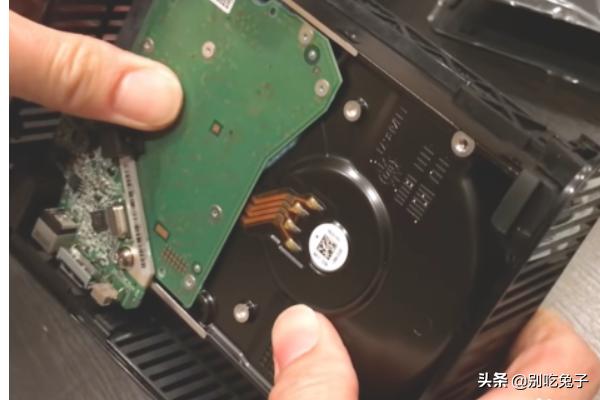 西数移动硬盘拆解西数移动硬盘拆解视频