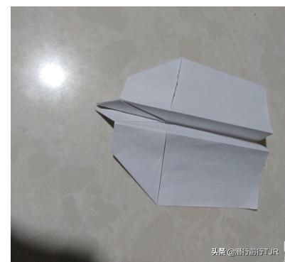 如何折翅膀能扇的纸飞机教程视频下载