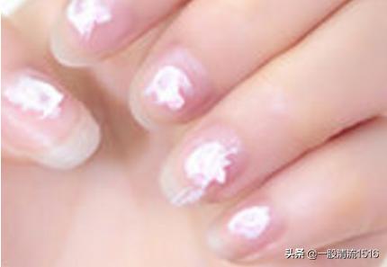 小指甲美甲图片（美甲甲片可以用指甲剪剪吗？）