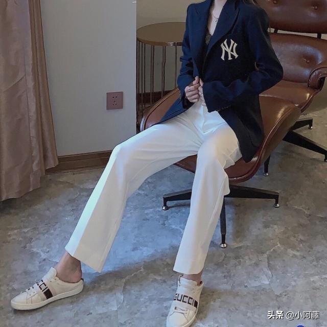黑色学院风西装如何搭配(图3)