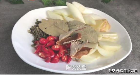 麻辣鸭脖的做法（王刚麻辣鸭脖做法？）