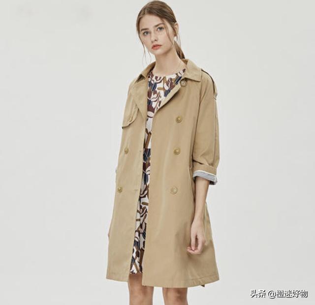 短袖风衣外套如何搭配好看(图5)