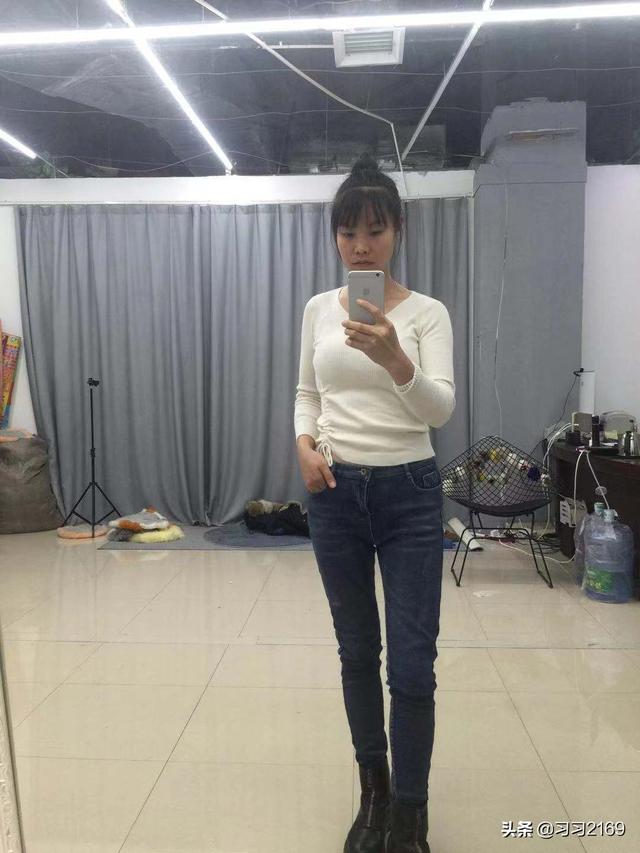 马丁靴如何搭配衣服套装