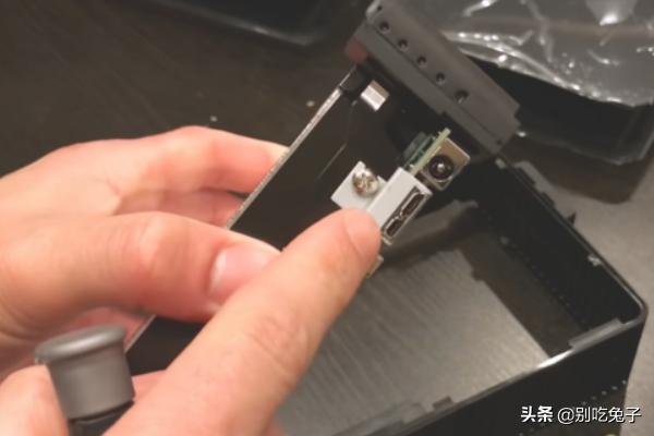 西数移动硬盘拆解西数移动硬盘拆解视频