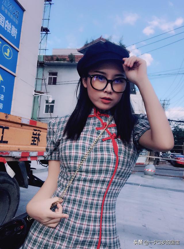 穿旗袍如何搭配包包女生(图6)